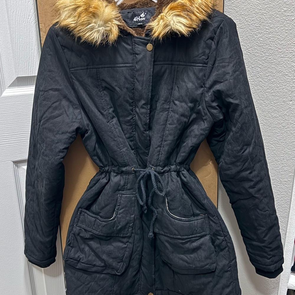Elegant Black Utility Jacket with Faux Fur Collar